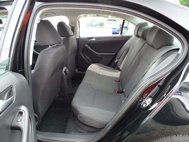 2014 Volkswagen Jetta 4dr Sedan 5M